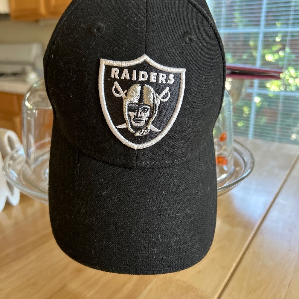 New Era NFL: Velcro adjustable Raiders hat
